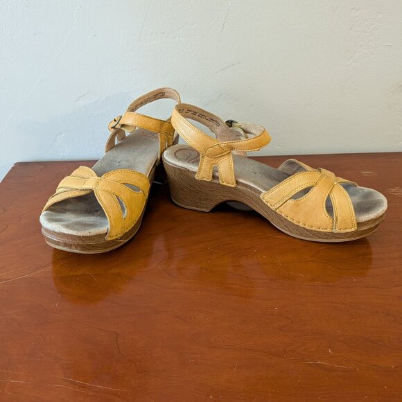 Dansko Season Sandals Mustard 8.5 39 Comfort - Picture 1 of 4